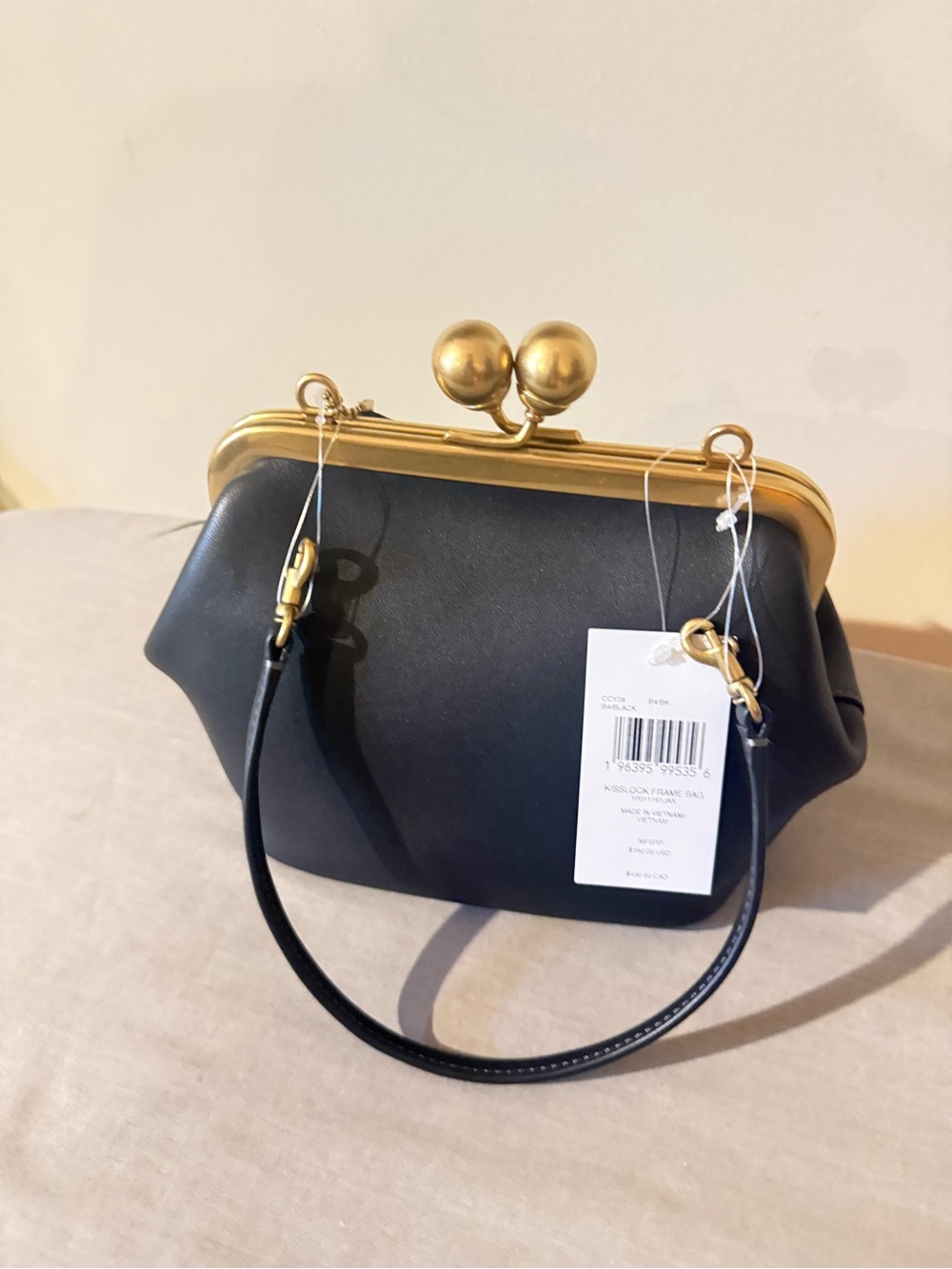 Coach Kisslock 16 Black Detachable strap